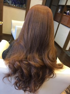 ロングヘア 巻き髪 リズムヘアデザイン