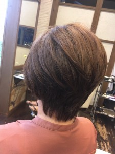 ショート レイヤーボブ リズムヘアデザイン