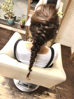 エルサ　エルサ風　ヘアメイク　編み込み　編み下ろし　土浦市　美容室　りずむヘアデザイン