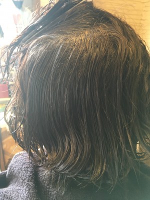 髪の毛のクセの原因　柔軟剤病　シリコーン病　抗ガン剤治療　髪の毛のうねり　土浦市　美容室　りずむヘアデザイン