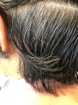 髪毛のクセ　シリコーン病　ヘアカット　年齢による髪の毛のクセ　