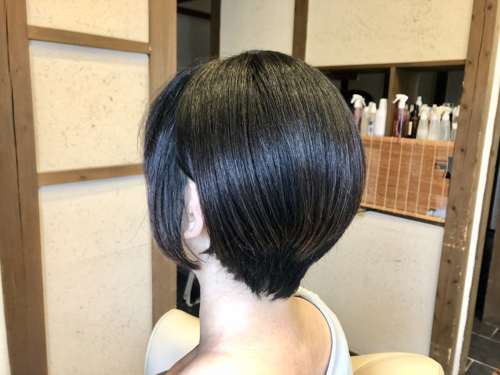 ショートボブ　ショートヘア　土浦市　美容室　りずむヘアデザイン　ダウンエレベーション　