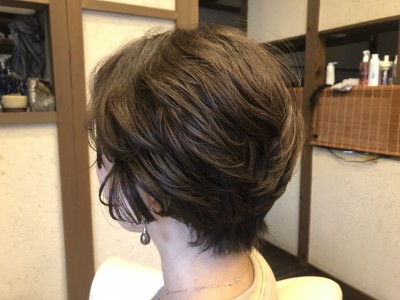 ショートボブ　ショートヘア　土浦市　美容室　りずむヘアデザイン　ダウンエレベーション　