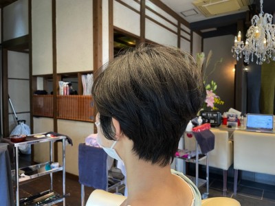 ショートヘア　ノンシリコーンヘアカラー　ノンシリコーンエアウェーブ　ショートボブ　ショートヘア　土浦市　美容室　りずむヘアデザイン　社会人対応　インナーカラー　ハイライト　ニュアンスパーマ　シースルーショート　